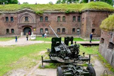 BAŁTYCKA PRZYGODA - Lasertag, Archertag wycieczka Krajobrazy Wyspy Wolin, Militarna Przygoda a dla chętnych wycieczka do Berlina. Kolonie 7-13 lat, Obóz 14-18 lat